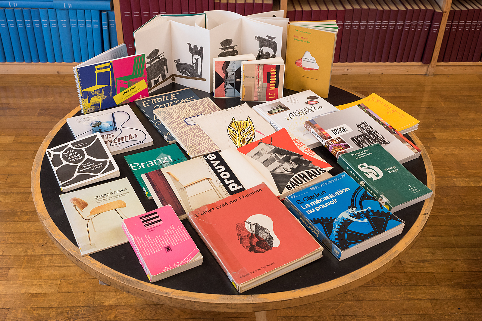 Photographie des livres de la réserve